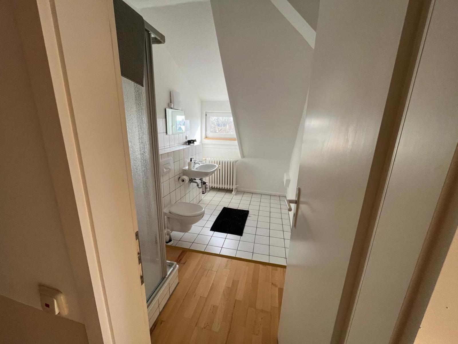Doppelzimmer, Tv- Bad, Kuehlschrank- Parkplatz-17 Meine Номер фото